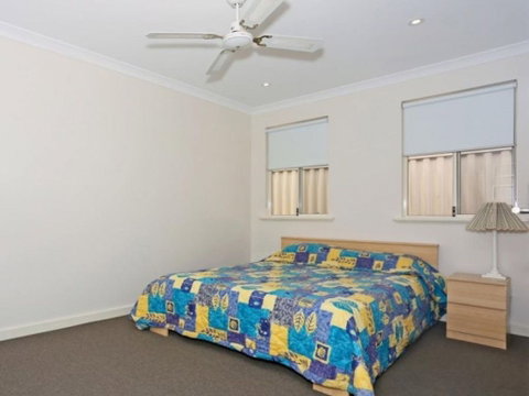Falcon By The Bay - Accommodation Gladstone 2