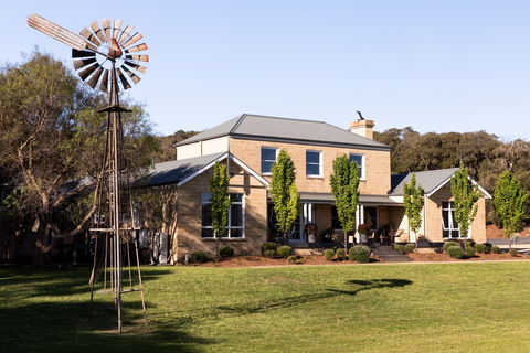 Fingal House - Accommodation Gladstone 0