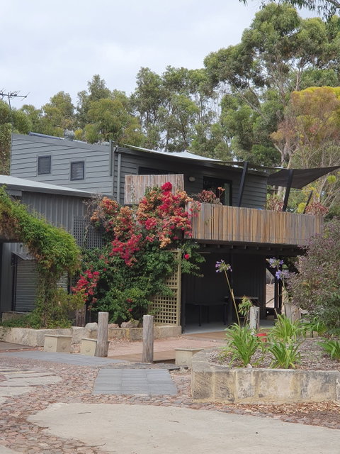 La Cabane Retreat - Accommodation Gladstone 0