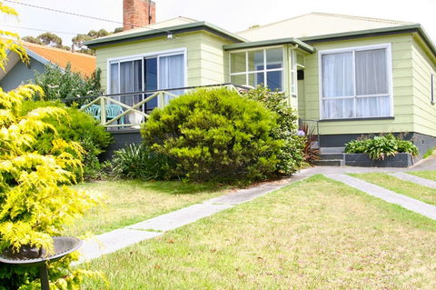 Lady Barron Holiday Home - Accommodation Gladstone 0