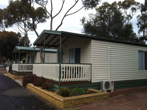 Lake Albert Caravan Park, Meningie SA - Accommodation Gladstone 0