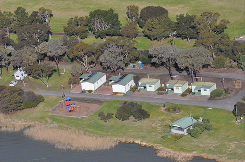 Lake Albert Caravan Park, Meningie SA - Accommodation Gladstone 1