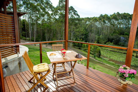 Lilypad Luxury Cabins - Accommodation Gladstone 1