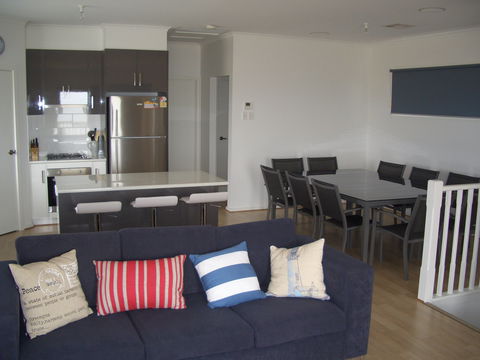 Moonlight Escape - Accommodation Gladstone 2