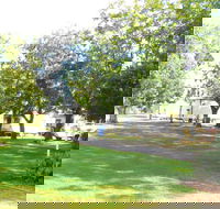 Poplars Caravan Park - Open For Essential Travel Only - Accommodation Gladstone
