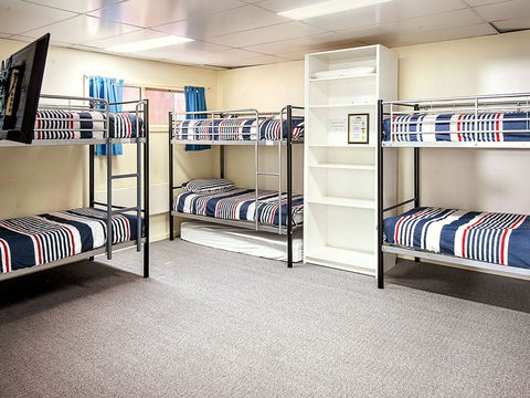 Reindeer Ski Club - Accommodation Gladstone 0