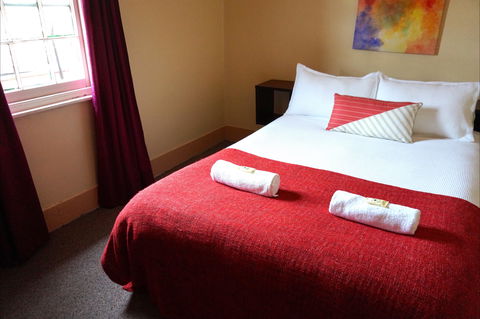 Royal Hotel Cooma - Accommodation Gladstone 1