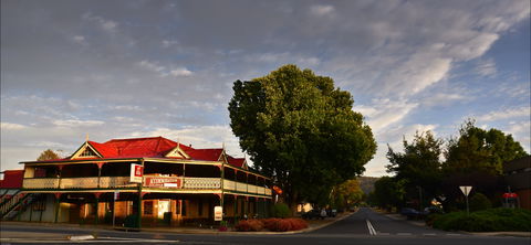 Royal Hotel Cooma - Accommodation Gladstone 2