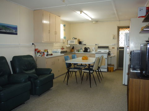 SonRays Shack - Accommodation Gladstone 2