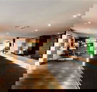 The Waverley International Hotel - Accommodation Gladstone