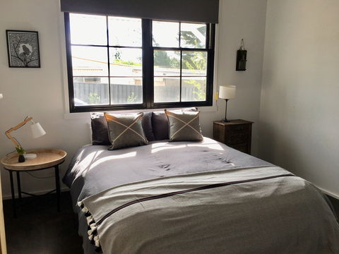 The Lakehouse Beechworth - Accommodation Gladstone 1