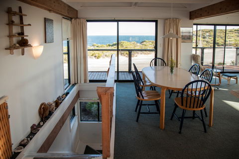 The Lookout - Accommodation Gladstone 1