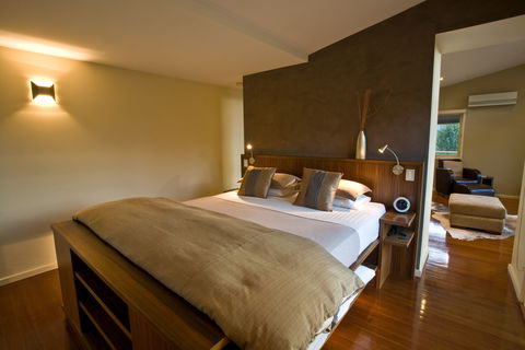 The Buckland  Studios - Accommodation Gladstone 1