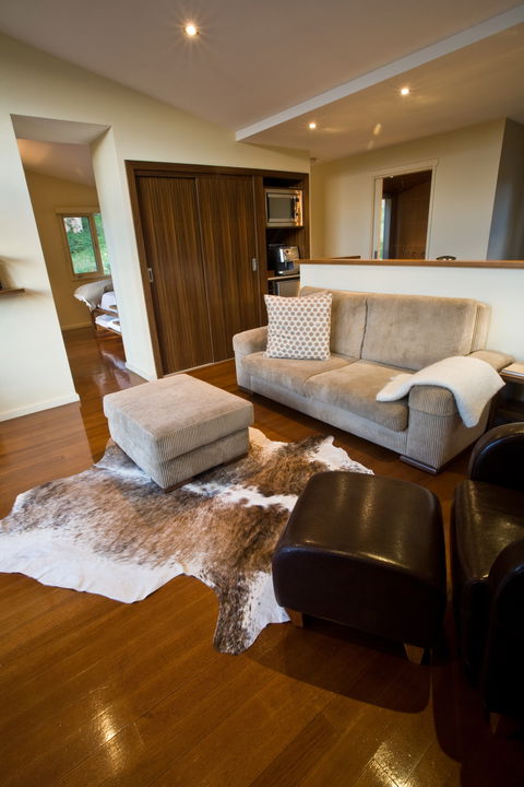 The Buckland  Studios - Accommodation Gladstone 2