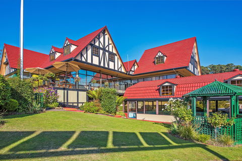 Village Family Motor Inn - Accommodation Gladstone 0