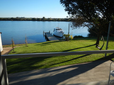 Washpool Retreat- Waterfront Living - Accommodation Gladstone 1