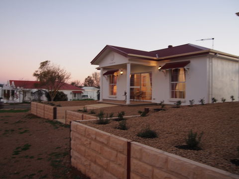 1837 Barossa Luxury Vineyard Cottages - Accommodation Gladstone 2