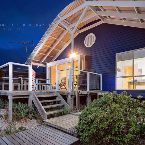 Alchemy On Island Beach - Accommodation Gladstone 0
