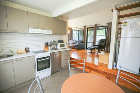 Allambie Cottages - Accommodation Gladstone 2