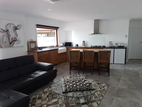Animal Land Farm Stay - Accommodation Gladstone 0