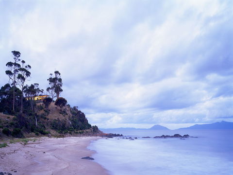 Avalon Coastal Retreat - Accommodation Gladstone 0