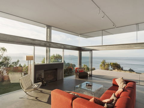 Avalon Coastal Retreat - Accommodation Gladstone 1