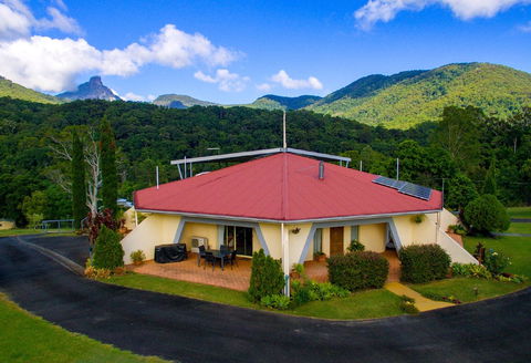 A View Of Mount Warning Bed And Breakfast - Accommodation Gladstone 0