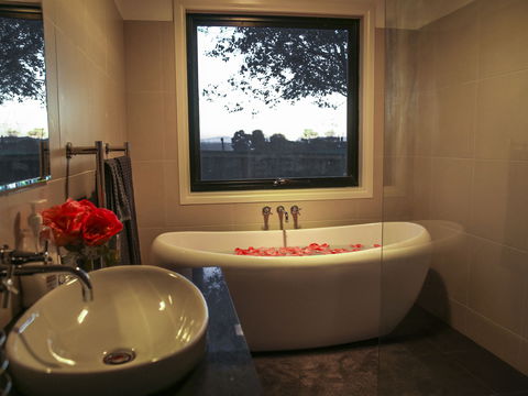 Ballachulish Farm Stay - Accommodation Gladstone 0