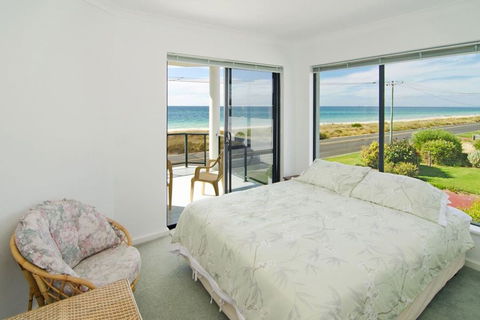 Bayside Beauty - Accommodation Gladstone 2