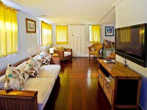 Blue River Shack - Accommodation Gladstone 0
