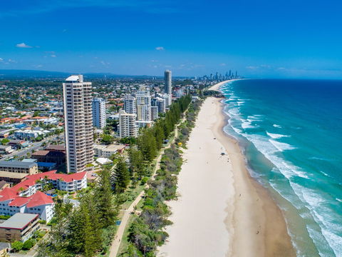 Burleigh Esplanade Apartments - Accommodation Gladstone 1
