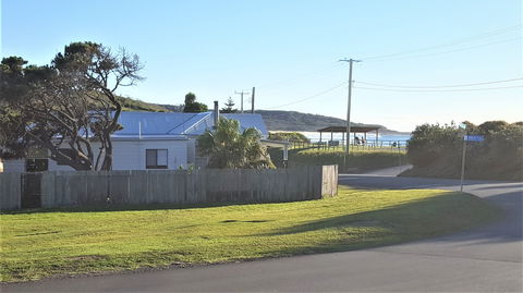By The Beach At Catho - Accommodation Gladstone 0