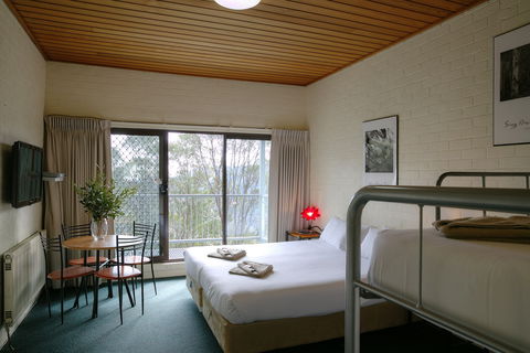 Cedarwood Apartments - Accommodation Gladstone 2