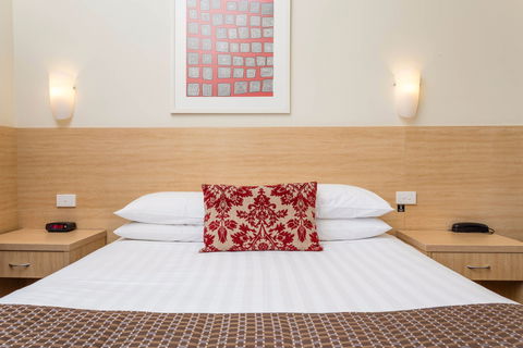Club Motel And Apartments - Accommodation Gladstone 0