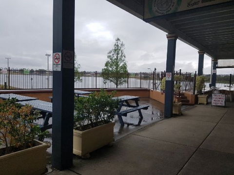 Crown Hotel Motel - Accommodation Gladstone 1