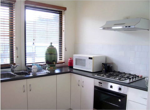 Cudgerie Little House - Accommodation Gladstone 1
