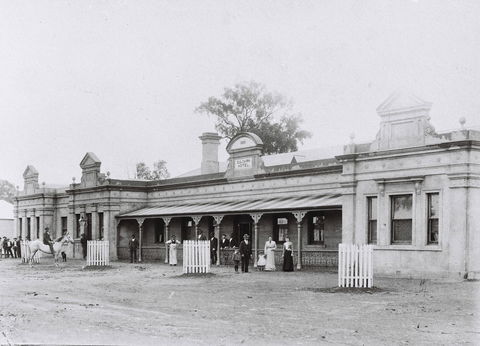 Culcairn Hotel - Accommodation Gladstone 2