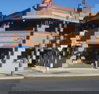 Family Hotel - Accommodation Gladstone