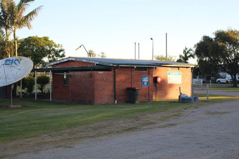 Grafton Greyhound Racing Club Caravan Park - Accommodation Gladstone 0