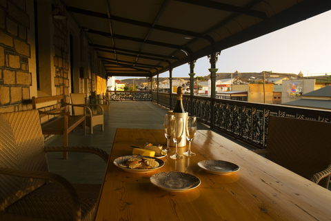 Imperial Fine Accommodation - Accommodation Gladstone 2