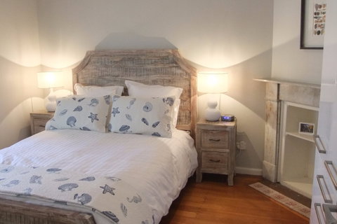 Manly Seaside Cottage - Accommodation Gladstone 2