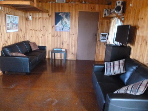 Melaleuca - Eco And Pet Friendly,  Harbor Point Cabins - Accommodation Gladstone 2