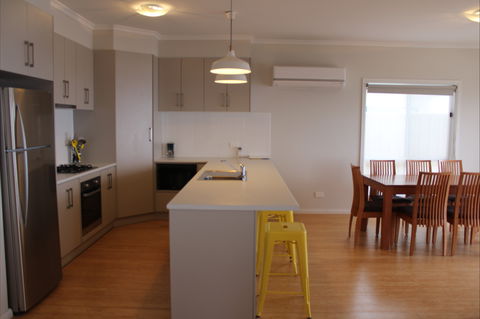 Pelican Place - Accommodation Gladstone 0