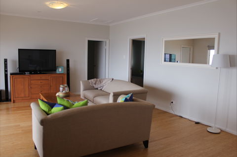 Pelican Place - Accommodation Gladstone 2