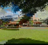 Petersons Guesthouse and Winery - Accommodation Gladstone