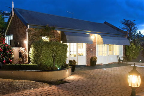 Rose Cottage - Accommodation Gladstone 0