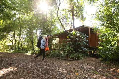 Samurai Beach Bungalows Port Stephens YHA - Accommodation Gladstone 1
