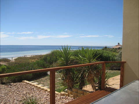 Sandcastles - Accommodation Gladstone 2