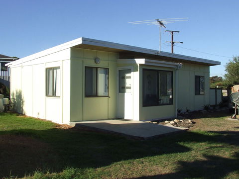 Seahorse Beach Shack - Accommodation Gladstone 2