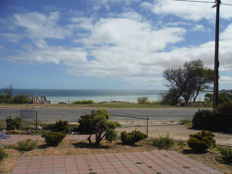 Shore Times - Accommodation Gladstone 0